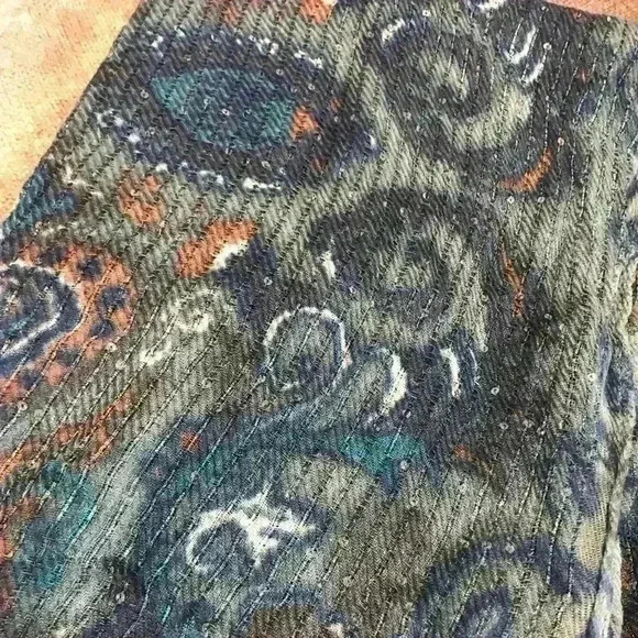 NWT Green Patterned Scarf with Sequins - Picture 5 of 7